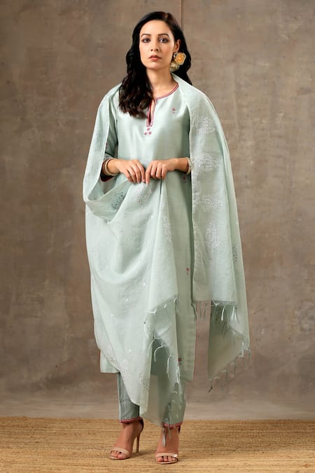 Buy_Bbaawri_Green Pure Handloom Chanderi Silk Embroidery Thread Floral Placement Kurta Set 