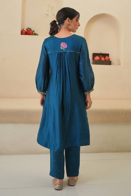 Pita Nila Jehan Hand Embroidered Kurta Pant Set 