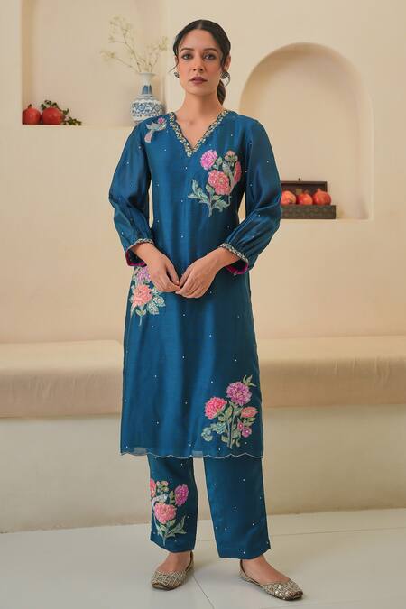 Pita Nila_Blue Silk, Chanderi Embroidery V-neck Jehan Hand Kurta Pant Set _Online_at_Aza_Fashions