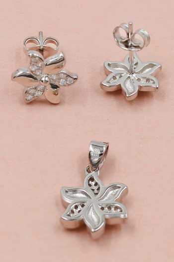 Sangeeta Boochra Stone Studded Floral Pendant Set 