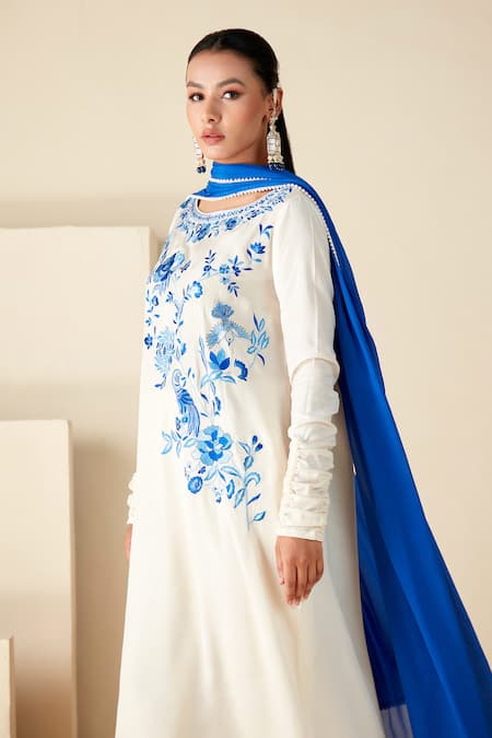 Buy_Suruchi Parakh_Off White Crepe, Chiffon Embroidery Round Neck Thread Hand Kurta Set _Online_at_Aza_Fashions
