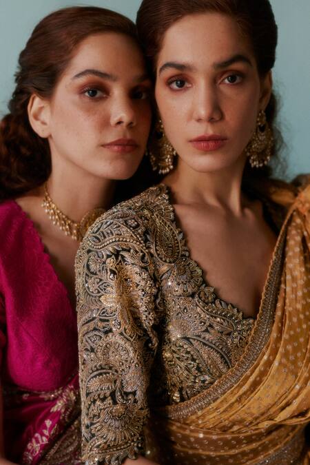 Shop Mrunalini Rao Pink Silk Embroidery V-neck Kala Paisley Saree With Blouse Online at Aza Fashions Shop_Mrunalini Rao_Pink Silk Embroidery V-neck Kala Paisley Saree With Blouse _Online_at_Aza_Fashions