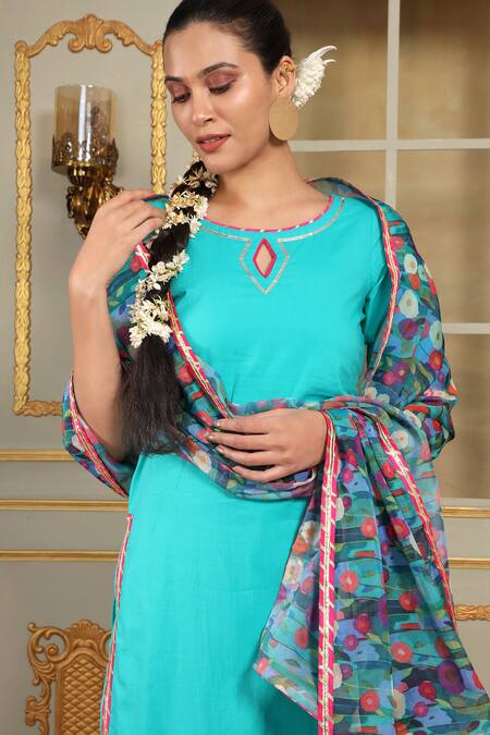Pomcha Jaipur_Blue Cotton Gota Patti Round Neck Saadgi Phulwari Work Straight Kurta Set _Online_at_Aza_Fashions