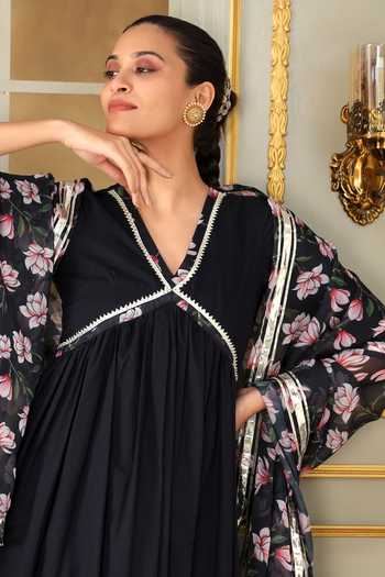 Buy_Pomcha Jaipur_Black Cotton, Organza Embroidery V-neck Saadgi Lotus Pattern Anarakali Set _Online_at_Aza_Fashions