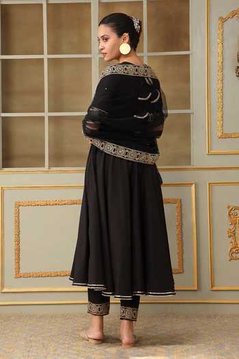 Shop Pomcha Jaipur Black Cotton, Organza Lace, Embroidery V-neck Saadgi Sunheri Anarkali Set at Aza Fashions Shop_Pomcha Jaipur_Black Cotton, Organza Lace, Embroidery V-neck Saadgi Sunheri Anarkali Set _at_Aza_Fashions