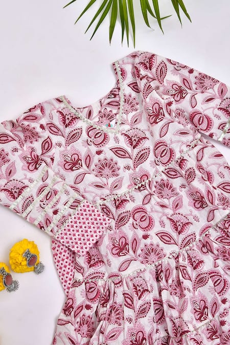 Buy_Yuvraani Jaipur_White Cotton, Net Embroidery, Gota Patti Tiered Floral Print Kurta Pant Set _Online_at_Aza_Fashions