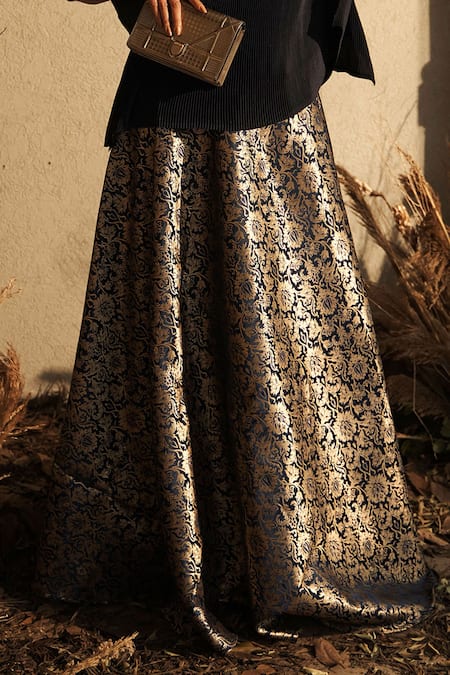 Buy_Tasuvure Indes_Black Brocade, Silk Embroidery, Zari Boat Nora Plain Top With Woven Lehenga _Online_at_Aza_Fashions