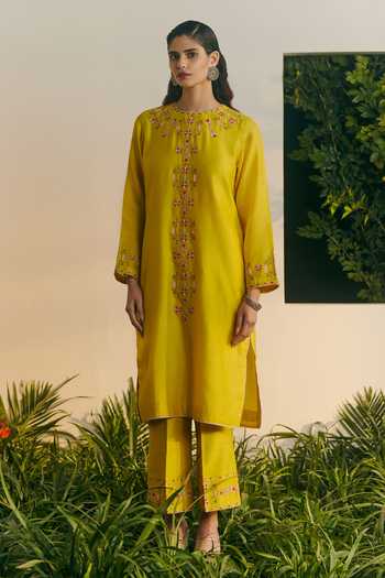 Shikha Mehta_Yellow Silk, Chanderi Embroidery Round Neck Anika Kurta And Pant Set _Online_at_Aza_Fashions