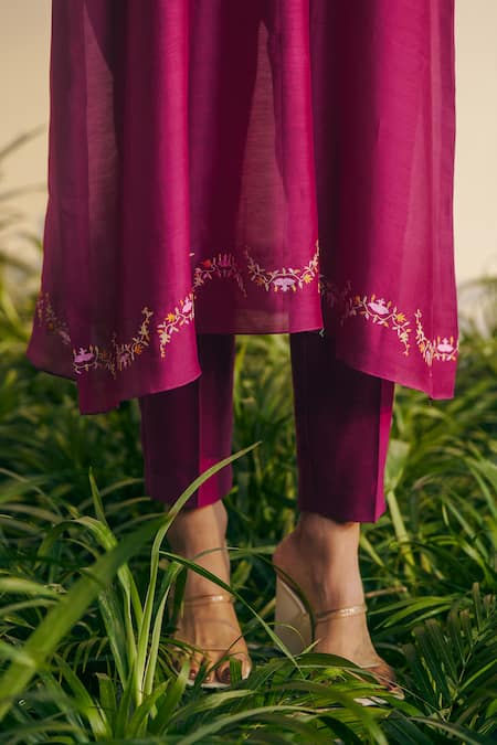 Shikha Mehta_Purple Organza, Embroidery V-neck Bela Overlap Panel Kurta Pant Set _at_Aza_Fashions