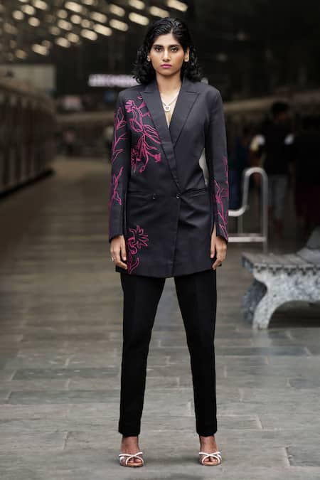 Ekastories Black Cotton Embroidery Floral Lapel Collar Blazer And Pant Set 