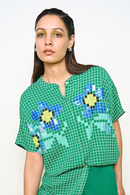Pooja Rajgarhia Gupta_Green Georgette Embroidery Mandarin Collar Asymmetric Chequered Pattern Shirt _Online_at_Aza_Fashions