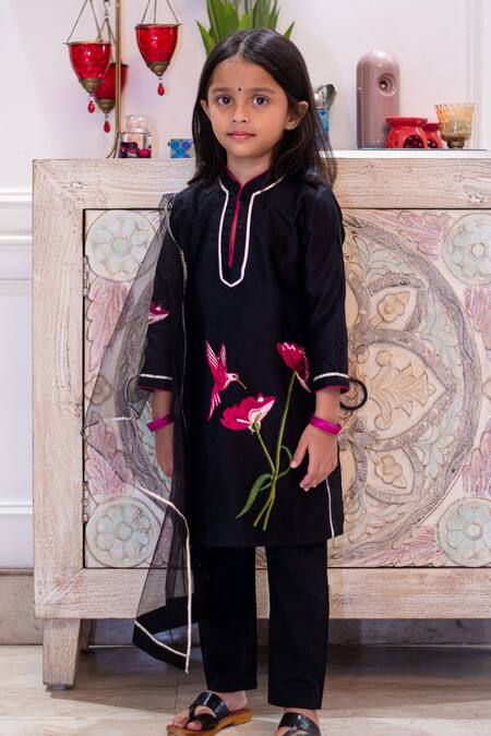 Mamma Plz Hummingbird Embroidered Kurta Set 