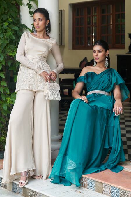 Buy_Saniya Sharma_Green Organza, Chiffon Embroidery Solid Ruffled Pre-draped Saree Set _Online_at_Aza_Fashions