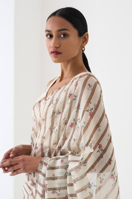 Buy_Dot_Ivory Chanderi, Cotton Satin Chintz Printed Saree With Unstitched Blouse Piece _Online_at_Aza_Fashions