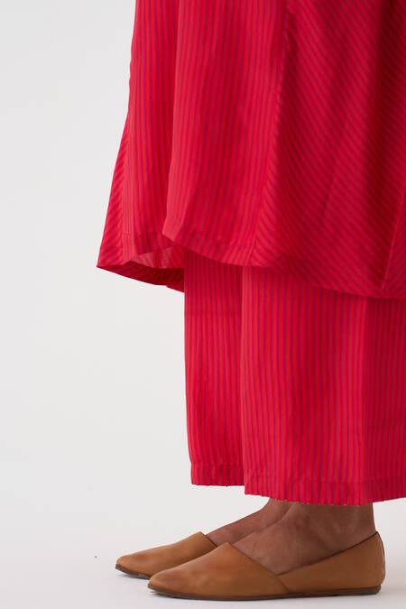 Dot_Pink Hemp, Silk Round Neck Iris Striped Print Kurta And Pant Set _at_Aza_Fashions