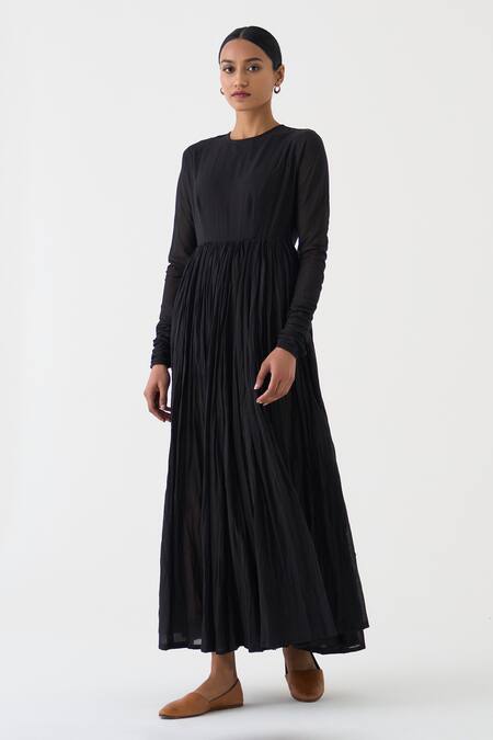 Dot_Black Cotton Round Neck Ghoomar Plain Anarkali _Online_at_Aza_Fashions