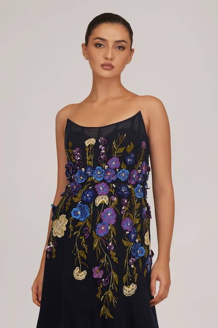 Shriya Som Black Tulle Pearls, Embroidery, Applique Scoop 3-d Embellished Fishtail Gown Online at Aza Fashions Shriya Som_Black Tulle Pearls, Embroidery, Applique Scoop 3-d Embellished Fishtail Gown _Online_at_Aza_Fashions