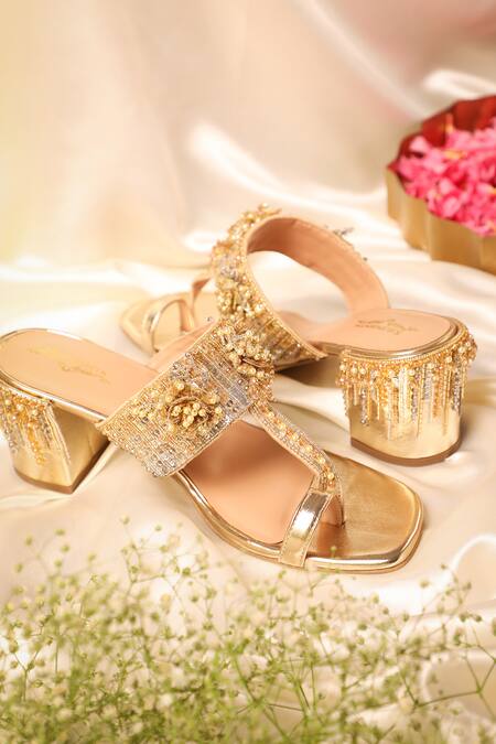 Shop 5elements Gold Sequin Chandra Embellished Kolhapuri Heels Shop_5elements_Gold Sequin Chandra Embellished Kolhapuri Heels
