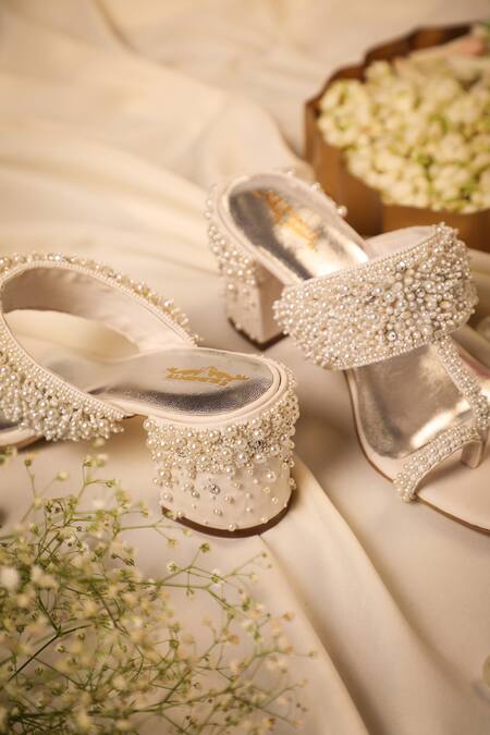 5elements White Pearl Linus Embellished Kolhapuri Heels Online at Aza Fashions 5elements_White Pearl Linus Embellished Kolhapuri Heels _Online_at_Aza_Fashions