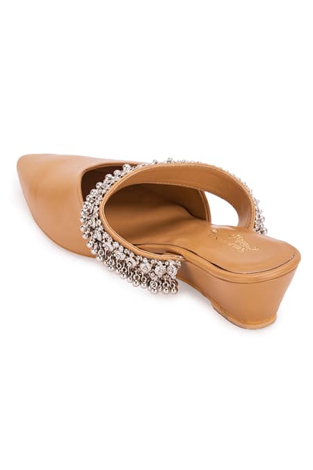 Buy 5elements Beige Ghungroo Akali Peacock Embellished Mule Heels Online at Aza Fashions Buy_5elements_Beige Ghungroo Akali Peacock Embellished Mule Heels _Online_at_Aza_Fashions