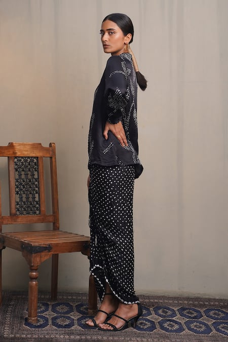 Buy Dyelogue Black Gingham Embroidery Collared Hanoi Bandhej Shirt With Pull String Skirt Online at Aza Fashions Buy_Dyelogue_Black Gingham Embroidery Collared Hanoi Bandhej Shirt With Pull String Skirt _Online_at_Aza_Fashions