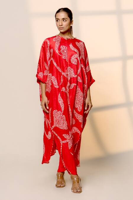 Dyelogue Red Silk Round Neck Ikebana Bandhani Fleur Kurta With Dhoti Pant Online at Aza Fashions Dyelogue_Red Silk Round Neck Ikebana Bandhani Fleur Kurta With Dhoti Pant _Online_at_Aza_Fashions