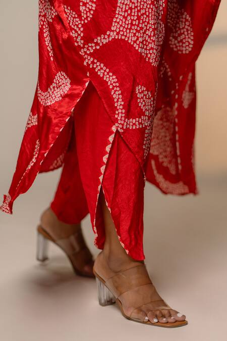 Buy Dyelogue Red Silk Round Neck Ikebana Bandhani Fleur Kurta With Dhoti Pant Online at Aza Fashions Buy_Dyelogue_Red Silk Round Neck Ikebana Bandhani Fleur Kurta With Dhoti Pant _Online_at_Aza_Fashions