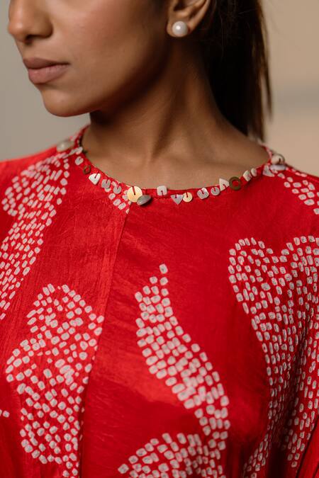 Shop Dyelogue Red Silk Round Neck Ikebana Bandhani Fleur Kurta With Dhoti Pant Online at Aza Fashions Shop_Dyelogue_Red Silk Round Neck Ikebana Bandhani Fleur Kurta With Dhoti Pant _Online_at_Aza_Fashions