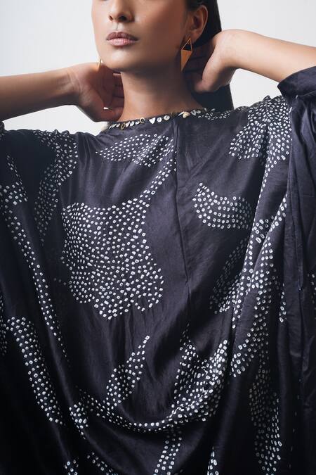 Buy Dyelogue Black Gingham, Silk Round Neck Ikebana Bandhani Flora Kurta With Dhoti Pant Online at Aza Fashions Buy_Dyelogue_Black Gingham, Silk Round Neck Ikebana Bandhani Flora Kurta With Dhoti Pant _Online_at_Aza_Fashions