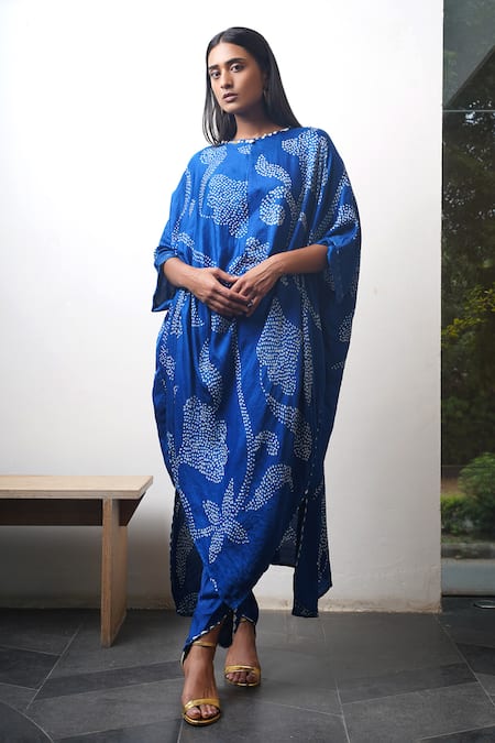 Dyelogue Blue Gingham, Silk Round Neck Ikebana Bandhani Floral Kurta With Dhoti Pant