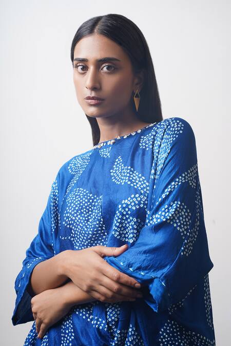 Buy Dyelogue Blue Gingham, Silk Round Neck Ikebana Bandhani Floral Kurta With Dhoti Pant Online at Aza Fashions Buy_Dyelogue_Blue Gingham, Silk Round Neck Ikebana Bandhani Floral Kurta With Dhoti Pant _Online_at_Aza_Fashions