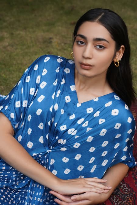 Buy_Dyelogue_Blue Modal, Silk Embroidery V-neck Quad Bandhani Motif Front Knot Jumpsuit 