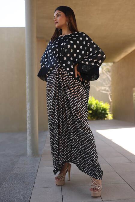 Dyelogue_Black Modal, Silk Round Neck Bandhani Pattern Knotted Front Kaftan _Online_at_Aza_Fashions