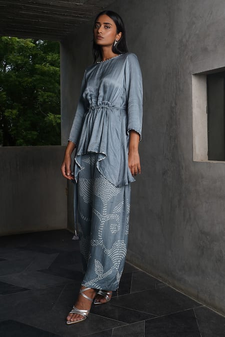 Dyelogue Asymmetric Grey Bandhani Top & Pant Set 