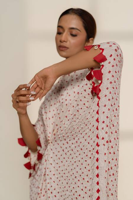 Dyelogue_White Gingham Tassels Round Neck Bandhani Print Front Knot Kaftan _Online_at_Aza_Fashions