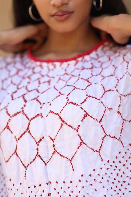 Dyelogue_White Gingham Round Neck Floral And Bandhani Print Kaftan _Online_at_Aza_Fashions