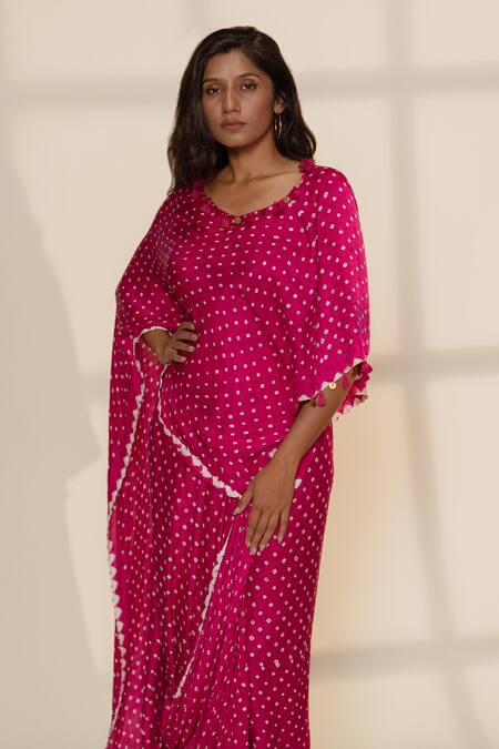 Buy Dyelogue Pink Bandhani Print Pre-stitched Cape Saree Online at Aza Fashions Buy_Dyelogue_Pink Bandhani Print Pre-stitched Cape Saree _Online_at_Aza_Fashions