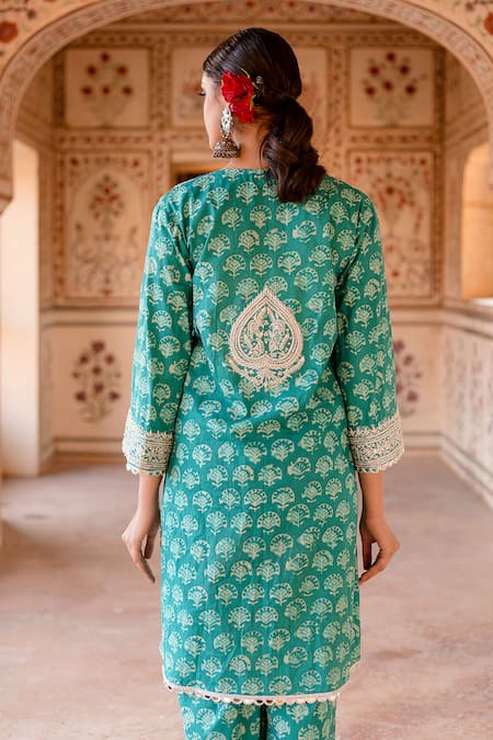 Shop Gulabo Jaipur Green Cotton Embroidery V-neck Zardozi Kurta Set at Aza Fashions Shop_Gulabo Jaipur_Green Cotton Embroidery V-neck Zardozi Kurta Set _at_Aza_Fashions