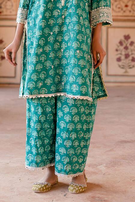 Gulabo Jaipur Green Cotton Embroidery V-neck Zardozi Kurta Set Online at Aza Fashions Gulabo Jaipur_Green Cotton Embroidery V-neck Zardozi Kurta Set _Online_at_Aza_Fashions