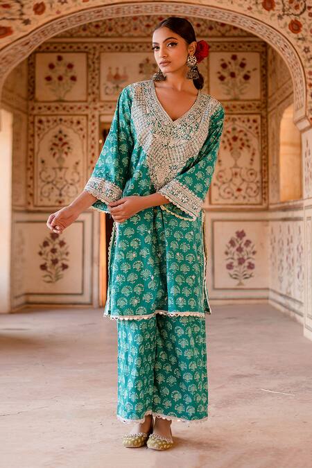 Buy Gulabo Jaipur Green Cotton Embroidery V-neck Zardozi Kurta Set Online at Aza Fashions Buy_Gulabo Jaipur_Green Cotton Embroidery V-neck Zardozi Kurta Set _Online_at_Aza_Fashions