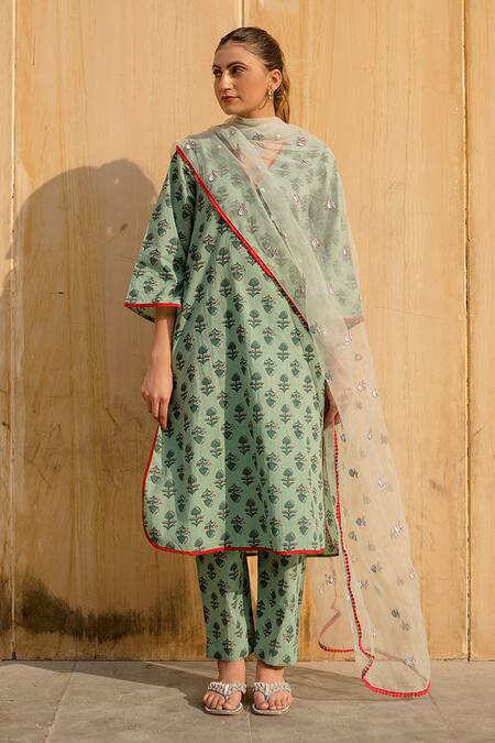 Gulabo Jaipur_Green Cotton, Organza Embroidery V-neck Noya Wildflora Handblock Print Kurta Set _Online_at_Aza_Fashions