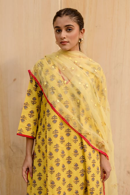 Shop Gulabo Jaipur Yellow Cotton, Organza Embroidery, Noya Wild Bloom Handblock Print Kurta Set Online at Aza Fashions Shop_Gulabo Jaipur_Yellow Cotton, Organza Embroidery, Noya Wild Bloom Handblock Print Kurta Set _Online_at_Aza_Fashions