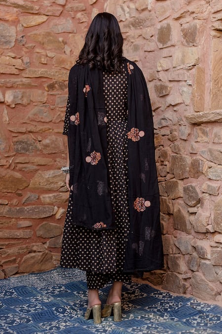 Shop Gulabo Jaipur Black Cotton Sequins Square Neck Padma Phool Garden Print Anarkali Set at Aza Fashions Shop_Gulabo Jaipur_Black Cotton Sequins Square Neck Padma Phool Garden Print Anarkali Set _at_Aza_Fashions