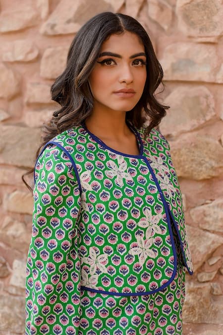 Gulabo Jaipur Green Cotton Embroidery V-neck, Qia Clover Fleur Print Quilted Jacket Kurta Set at Aza Fashions Gulabo Jaipur_Green Cotton Embroidery V-neck, Qia Clover Fleur Print Quilted Jacket Kurta Set_at_Aza_Fashions