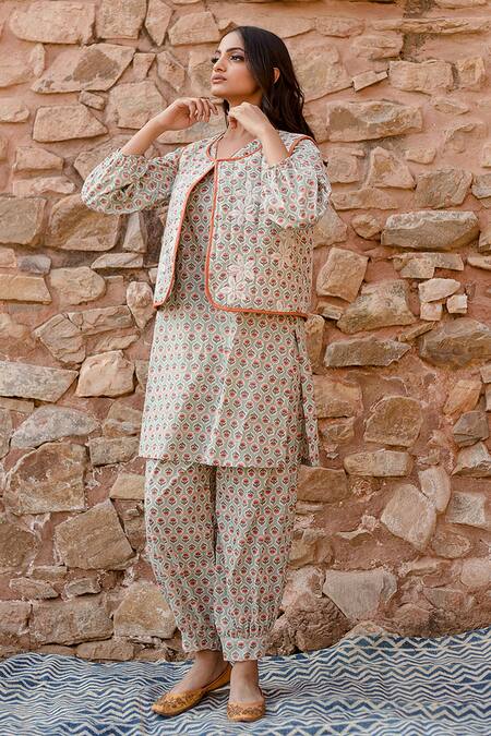 Gulabo Jaipur Blue Cotton Embroidery V-neck Qia Mughal Fleur Print Quilted Jacket Kurta Set Online at Aza Fashions Gulabo Jaipur_Blue Cotton Embroidery V-neck Qia Mughal Fleur Print Quilted Jacket Kurta Set_Online_at_Aza_Fashions