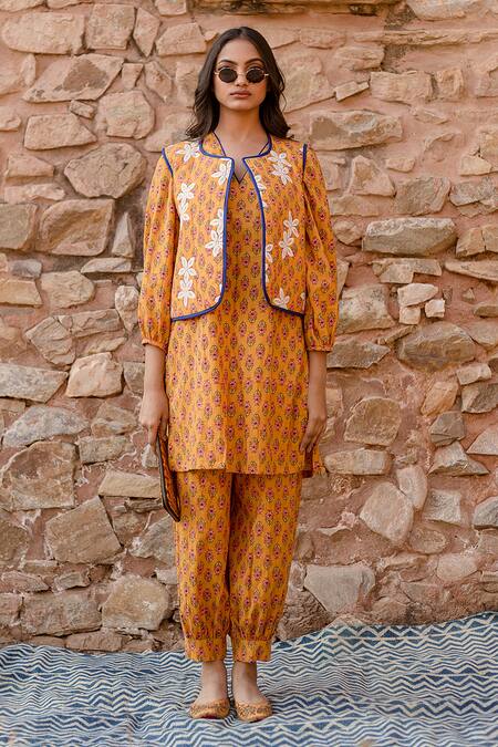 Gulabo Jaipur Yellow Cotton Embroidery V-neck Qia Mughal Bloom Print Quilted Jacket Kurta Set Online at Aza Fashions Gulabo Jaipur_Yellow Cotton Embroidery V-neck Qia Mughal Bloom Print Quilted Jacket Kurta Set_Online_at_Aza_Fashions