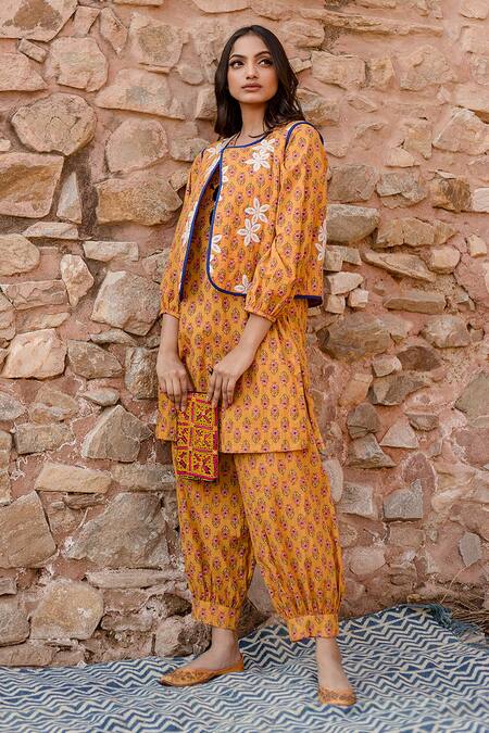 Shop Gulabo Jaipur Yellow Cotton Embroidery V-neck Qia Mughal Bloom Print Quilted Jacket Kurta Set Online at Aza Fashions Shop_Gulabo Jaipur_Yellow Cotton Embroidery V-neck Qia Mughal Bloom Print Quilted Jacket Kurta Set_Online_at_Aza_Fashions