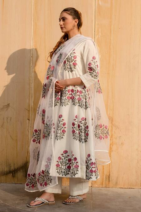 Buy Gulabo Jaipur White Cotton Embroidery V-neck Wafa Rosa Cluster Anarkali Set Online at Aza Fashions Buy_Gulabo Jaipur_White Cotton Embroidery V-neck Wafa Rosa Cluster Anarkali Set_Online_at_Aza_Fashions