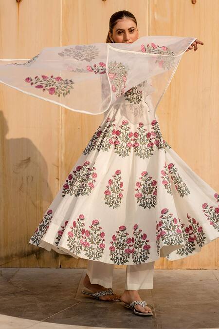 Shop Gulabo Jaipur White Cotton Embroidery V-neck Wafa Rosa Cluster Anarkali Set Online at Aza Fashions Shop_Gulabo Jaipur_White Cotton Embroidery V-neck Wafa Rosa Cluster Anarkali Set_Online_at_Aza_Fashions