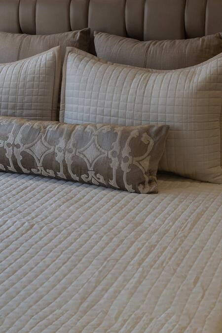 Sittara Workz Ivory Cotton Velvet Makhmal Qubic Bedding Set at Aza Fashions Sittara Workz_Ivory Cotton Velvet Makhmal Qubic Bedding Set_at_Aza_Fashions